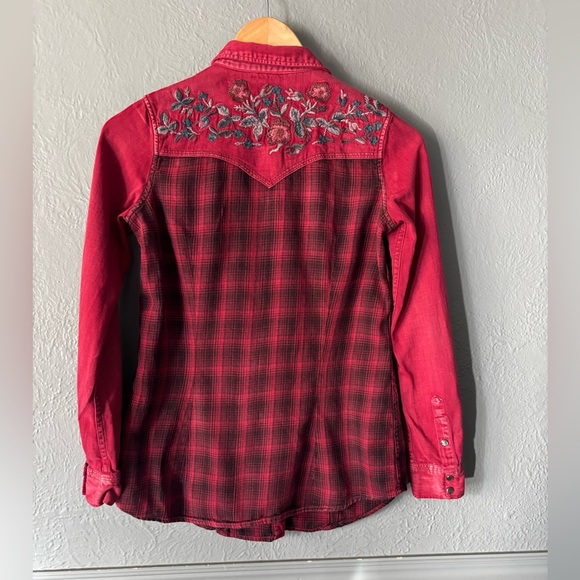Overland | Plaid Snap Button Top w/ Floral Embroidery | Red | XS - Picture 5 of 12